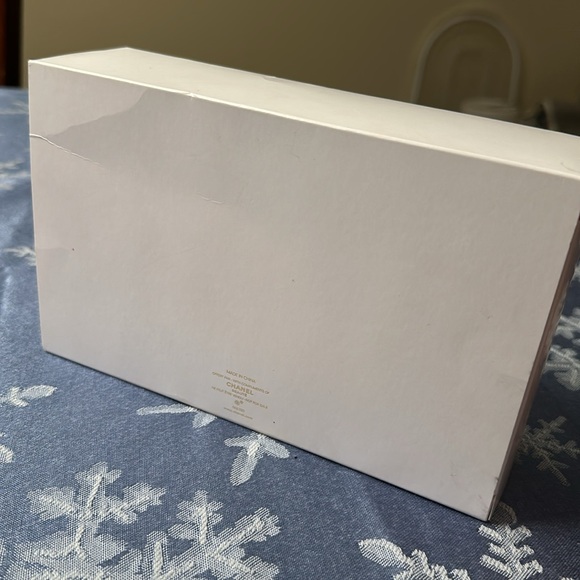 NEW Chanel Tweed Limited Edition Holiday red gold Beauty MakeUp Cosmetic Bag Red - Picture 11 of 11